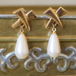 VTG Faux Pearl Dangle Gold Tone Stud Earring